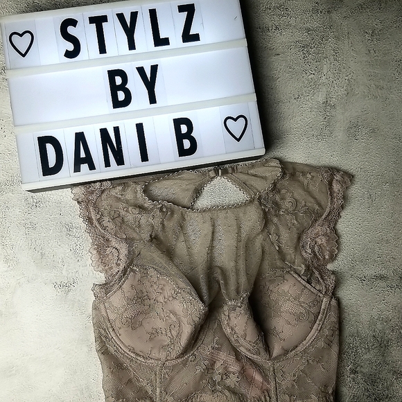 VICTORIA SECRET LINED DEMI - Picture 1 of 2